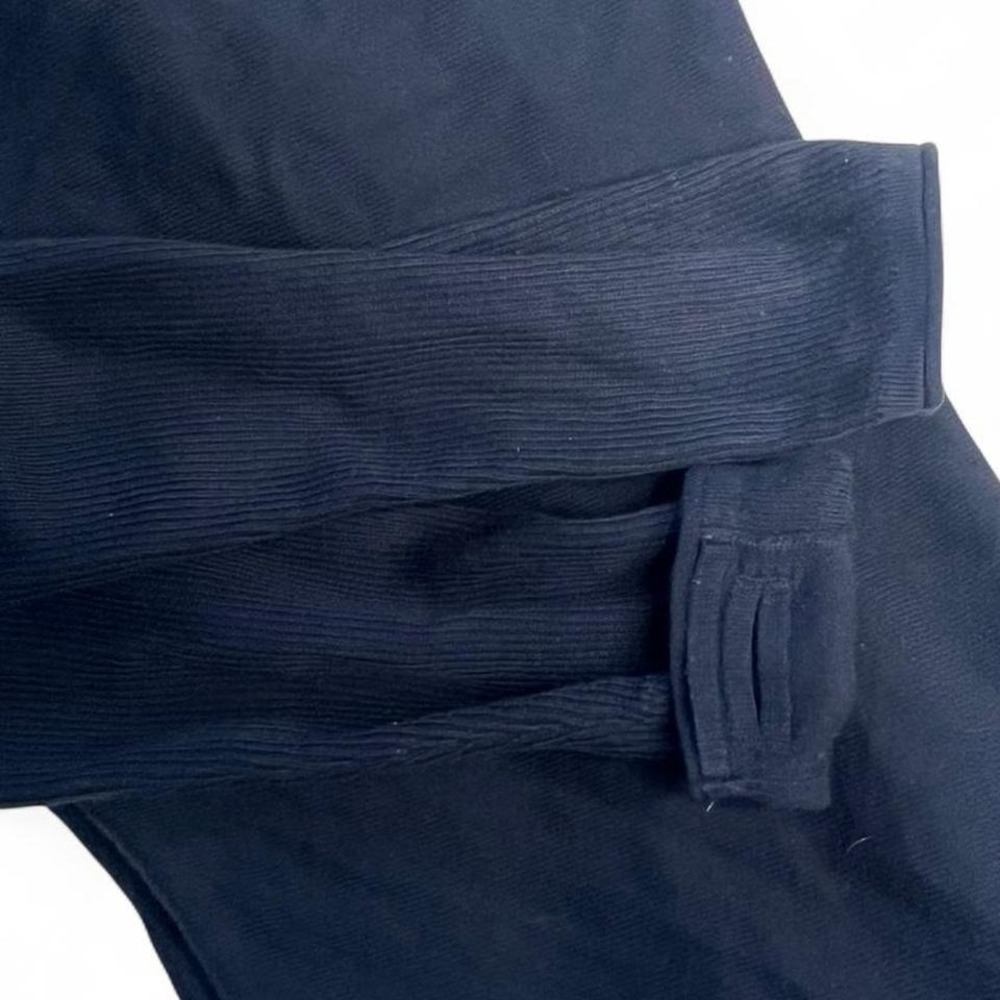 Lululemon Navy Blue Long-Sleeve Top with Ribbed Sleeves and‎ Thumb Holes - Picture 7 of 8